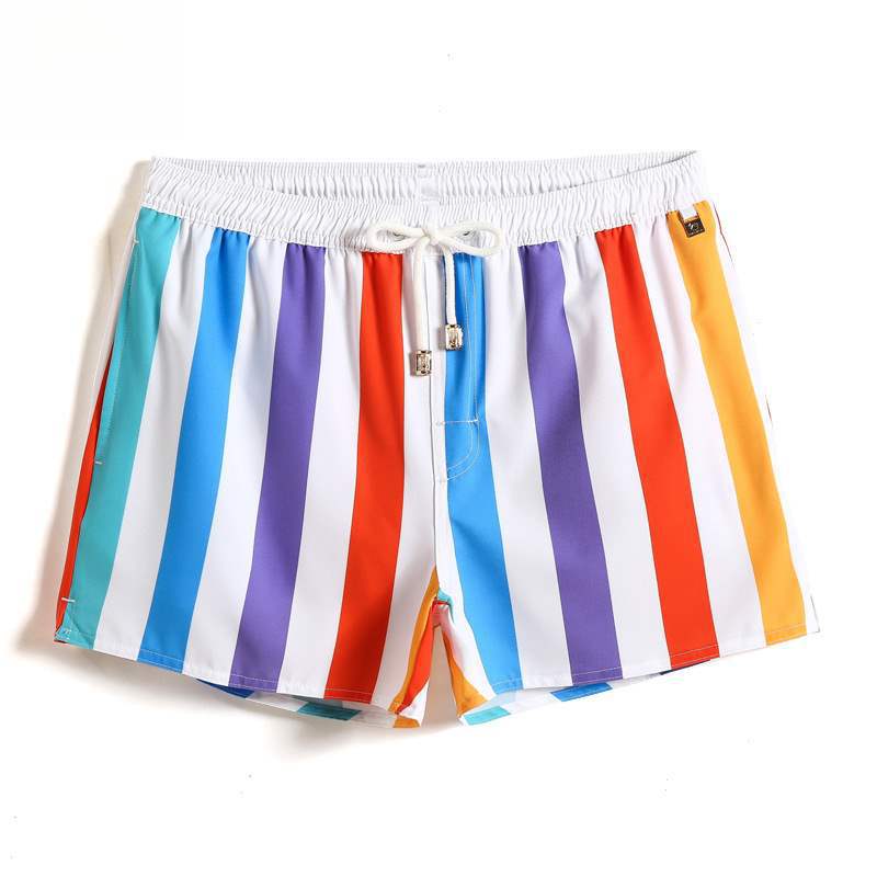 Bermuda Masculina Praia Listrada Piannaro PN012 em ambiente praiano.