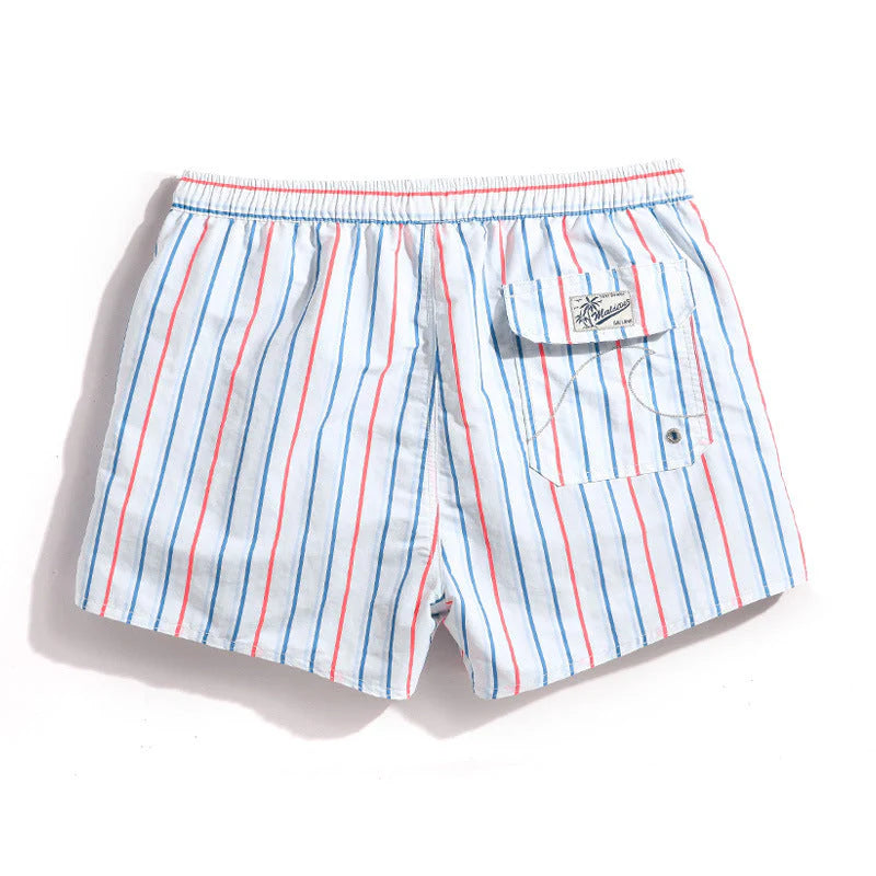 Bermuda Masculina Praia Listrada Piannaro PN012 em ambiente praiano.
