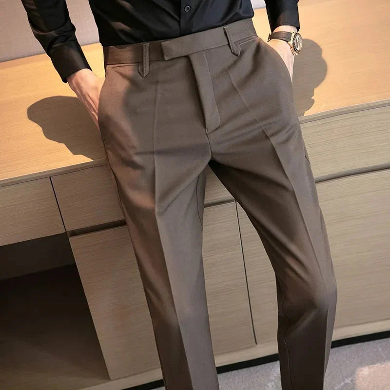 Calça de Alfaiataria Masculina Piannaro PN055 em corte slim fit, ideal para eventos formais.