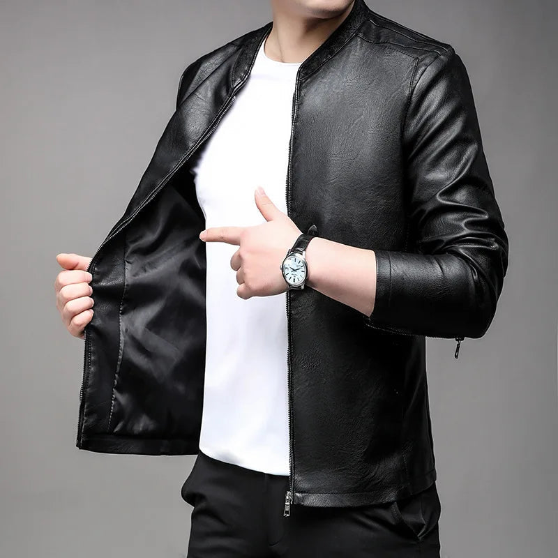 Jaqueta De Couro Masculina Piannaro PN169 em couro genuíno com design clássico e elegante.