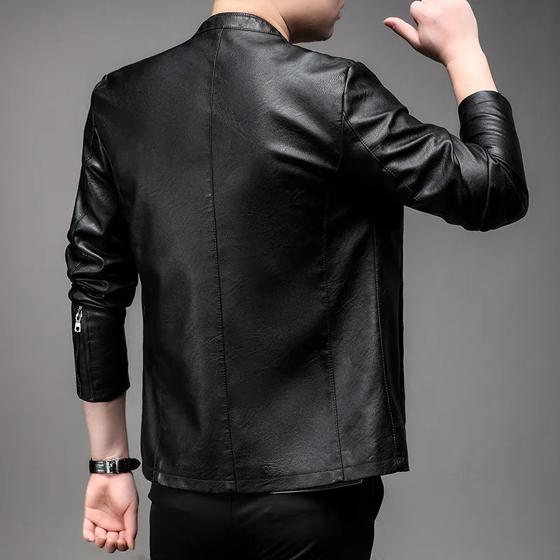 Jaqueta De Couro Masculina Piannaro PN169 em couro genuíno com design clássico e elegante.