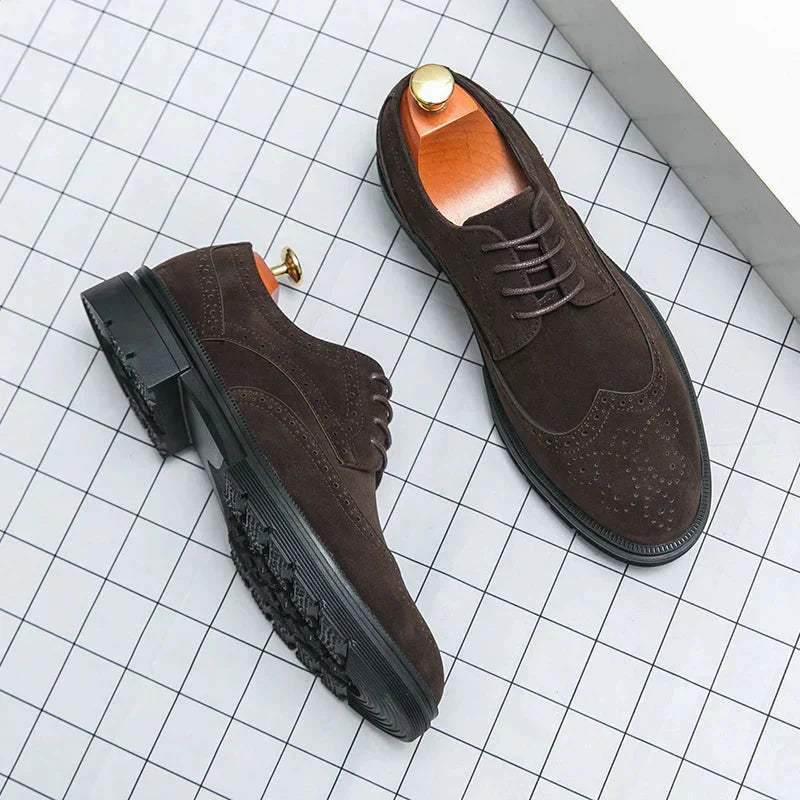 Sapato Masculino em Camurça Piannaro PN061 com design clássico e elegante