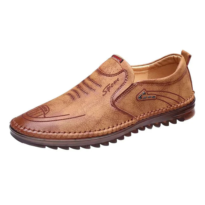 Sapato Mocassim Masculino Piannaro PN316 em couro marrom com design elegante.