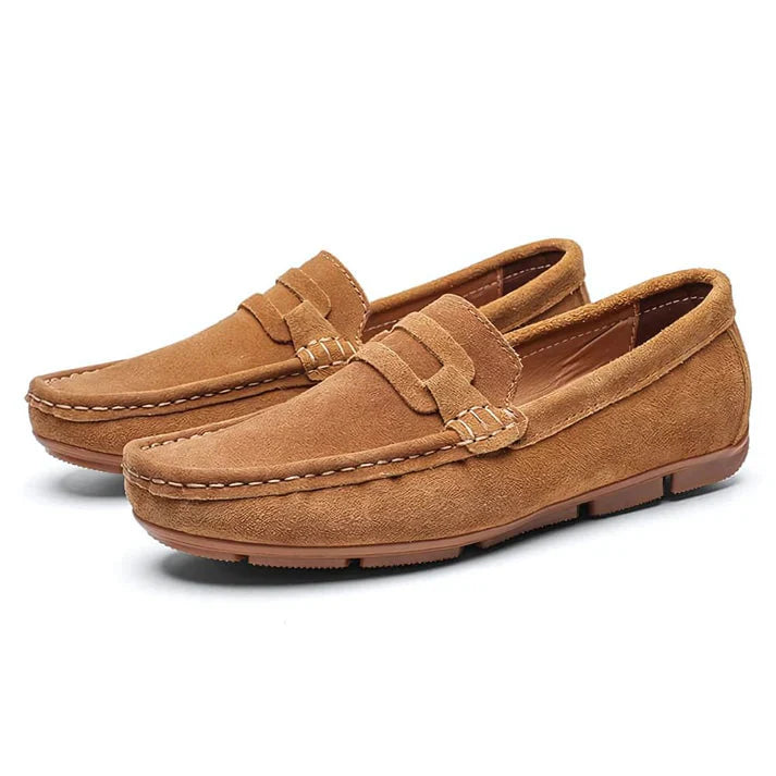 Sapato Mocassim Masculino de Camurça Piannaro PN314 em detalhe.