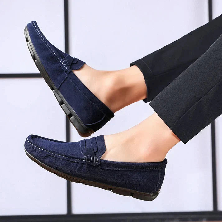 Sapato Mocassim Masculino de Camurça Piannaro PN314 em detalhe.