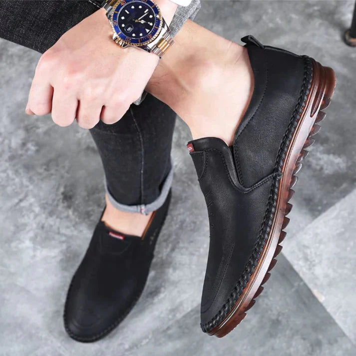 Sapato Mocassim Masculino Piannaro PN316 em couro marrom com design elegante.