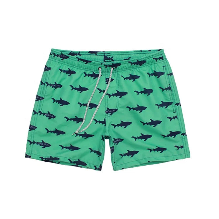 Bermuda Masculina Estampada Piannaro PN013 em ambiente descontraído