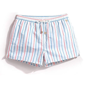 Bermuda Masculina Praia Listrada Piannaro PN012 em ambiente praiano.