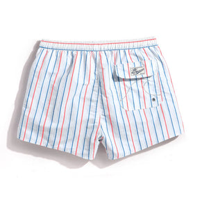 Bermuda Masculina Praia Listrada Piannaro PN012 em ambiente praiano.