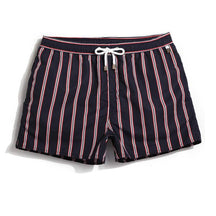 Bermuda Masculina Praia Listrada Piannaro PN012 em ambiente praiano.
