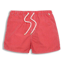 Bermuda Masculina Praia Listrada Piannaro PN012 em ambiente praiano.