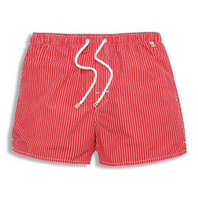 Bermuda Masculina Praia Listrada Piannaro PN012 em ambiente praiano.