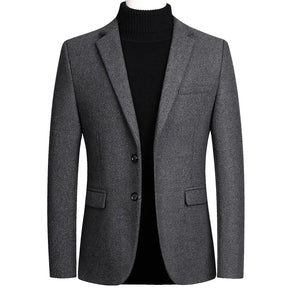 Blazer Masculino Slim Fit Piannaro PN027 em tecido premium e modelagem ajustada.