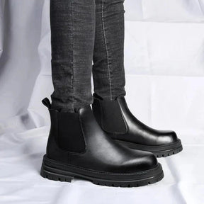 Bota Chelsea Tratorada Masculina Piannaro PN280 com solado tratorado de 6 cm e design moderno.