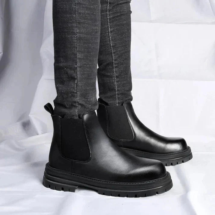 Bota Chelsea Tratorada Masculina Piannaro PN280 com solado tratorado de 6 cm e design moderno.