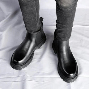 Bota Chelsea Tratorada Masculina Piannaro PN280 com solado tratorado de 6 cm e design moderno.
