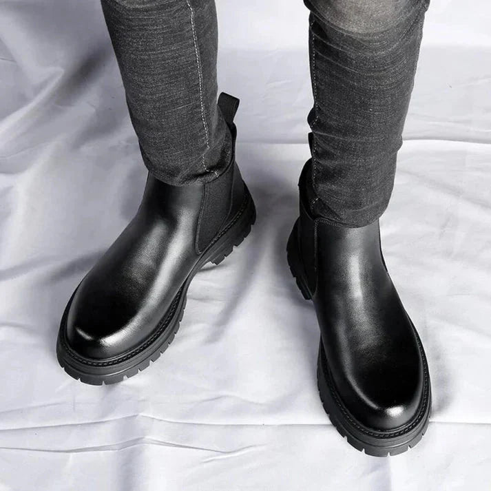 Bota Chelsea Tratorada Masculina Piannaro PN280 com solado tratorado de 6 cm e design moderno.