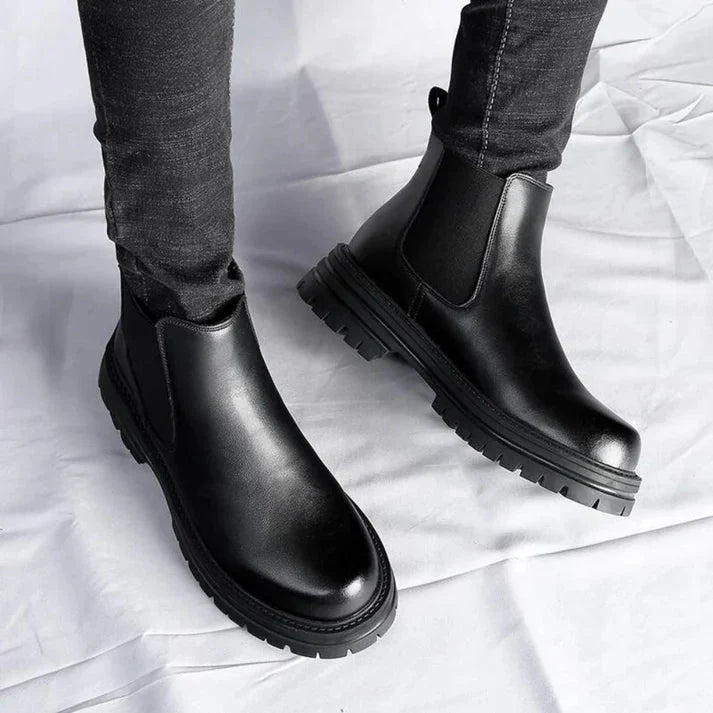 Bota Chelsea Tratorada Masculina Piannaro PN280 com solado tratorado de 6 cm e design moderno.