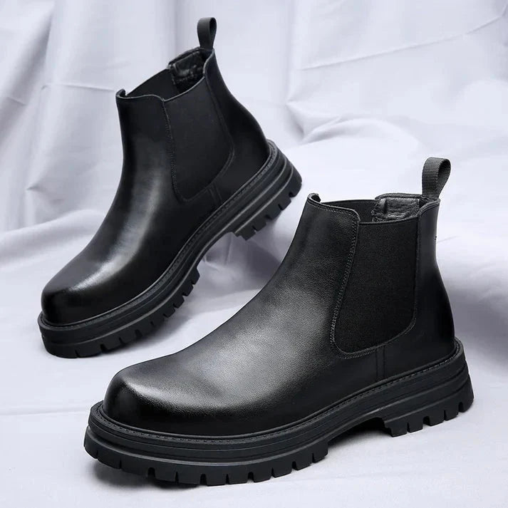Bota Chelsea Tratorada Masculina Piannaro PN280 com solado tratorado de 6 cm e design moderno.