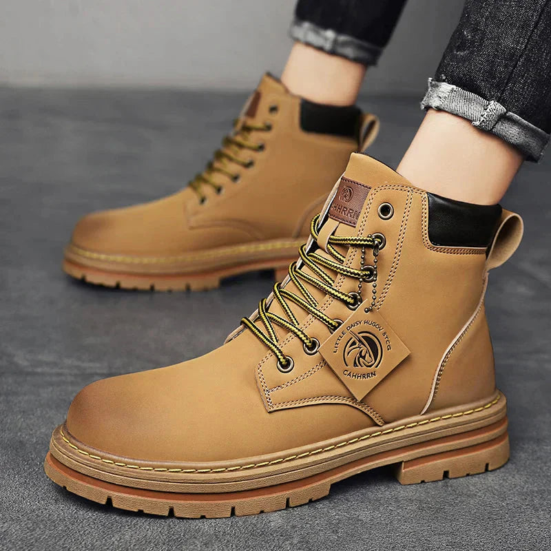 Bota Masculina Piannaro PN155 em design moderno e funcional.