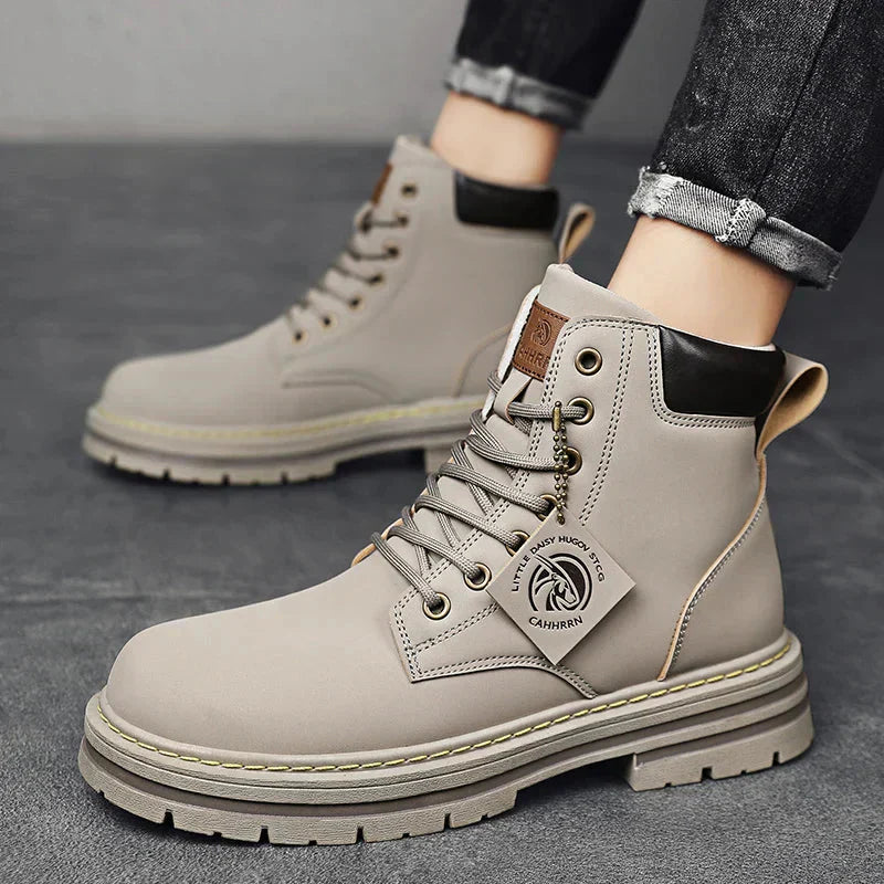 Bota Masculina Piannaro PN155 em design moderno e funcional.