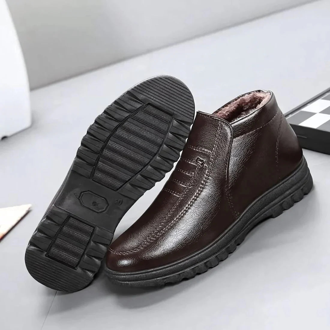 Bota Masculina de Inverno Piannaro PN292 com forro de lã e design elegante.