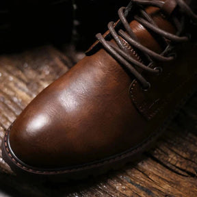 Bota Masculina em Couro Piannaro PN283 com design clássico e resistente.