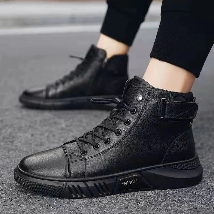 Bota Masculina em Couro Piannaro PN287 em preto, elegante e versátil.