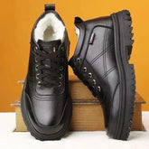 Bota Masculina Piannaro PN049 em couro com design acolchoado e solado antiderrapante.