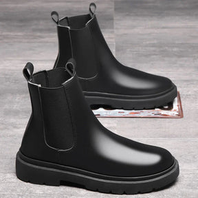 Bota Masculina Chelsea em Couro Piannaro PN043 com design clássico e solado antiderrapante.