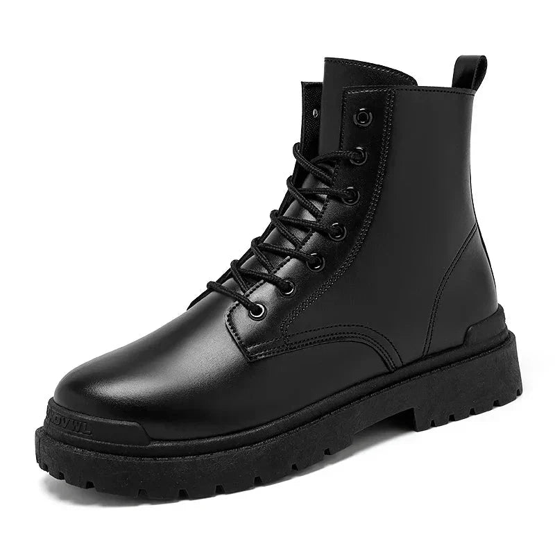Bota Masculina em Couro Piannaro PN047 com design sofisticado e solado antiderrapante.