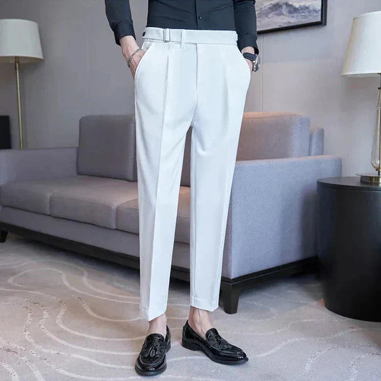 Calça de Alfaiataria Masculina Piannaro PN208 em ambiente elegante.