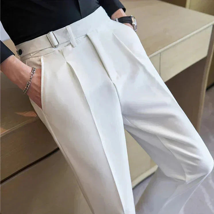 Calça de Alfaiataria Masculina Piannaro PN208 em ambiente elegante.