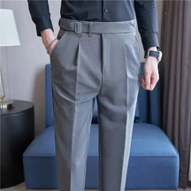 Calça de Alfaiataria Masculina Piannaro PN208 em ambiente elegante.