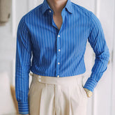 Camisa Social Listrada de Algodão Masculina Piannaro PN054 em fundo neutro