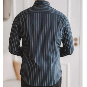 Camisa Social Listrada de Algodão Masculina Piannaro PN054 em fundo neutro