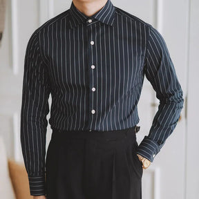 Camisa Social Listrada de Algodão Masculina Piannaro PN054 em fundo neutro