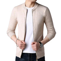 Cardigan Masculino em Lã Piannaro PN389 com design slim fit e zíper.