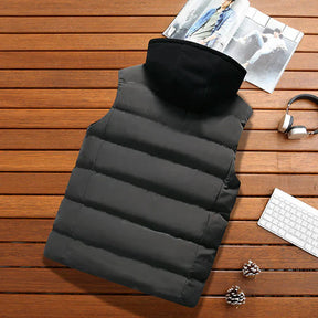 Colete Masculino Puffer com Capuz Piannaro PN407 em ambiente de inverno