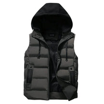 Colete Masculino Puffer com Capuz Piannaro PN407 em ambiente de inverno