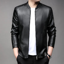 Jaqueta De Couro Masculina Piannaro PN169 em couro genuíno com design clássico e elegante.