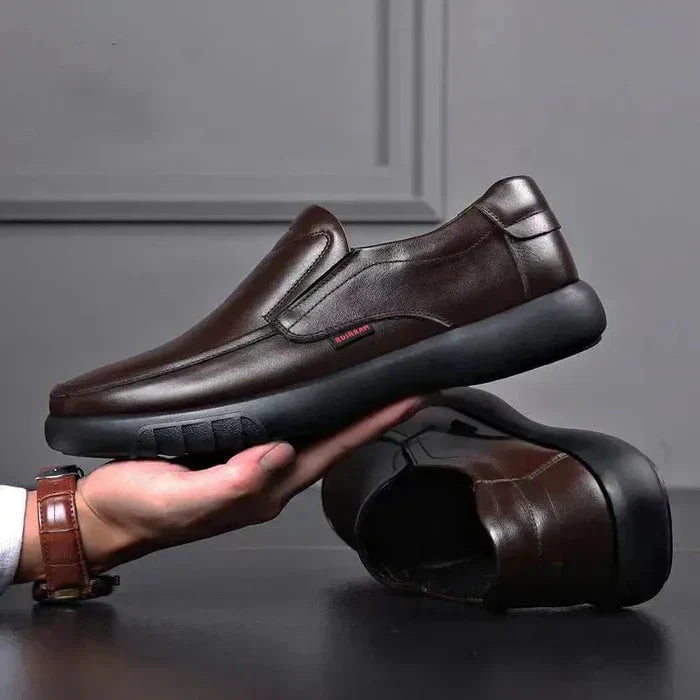 Mocassim Masculino Piannaro PN065 em couro marrom com design clássico.