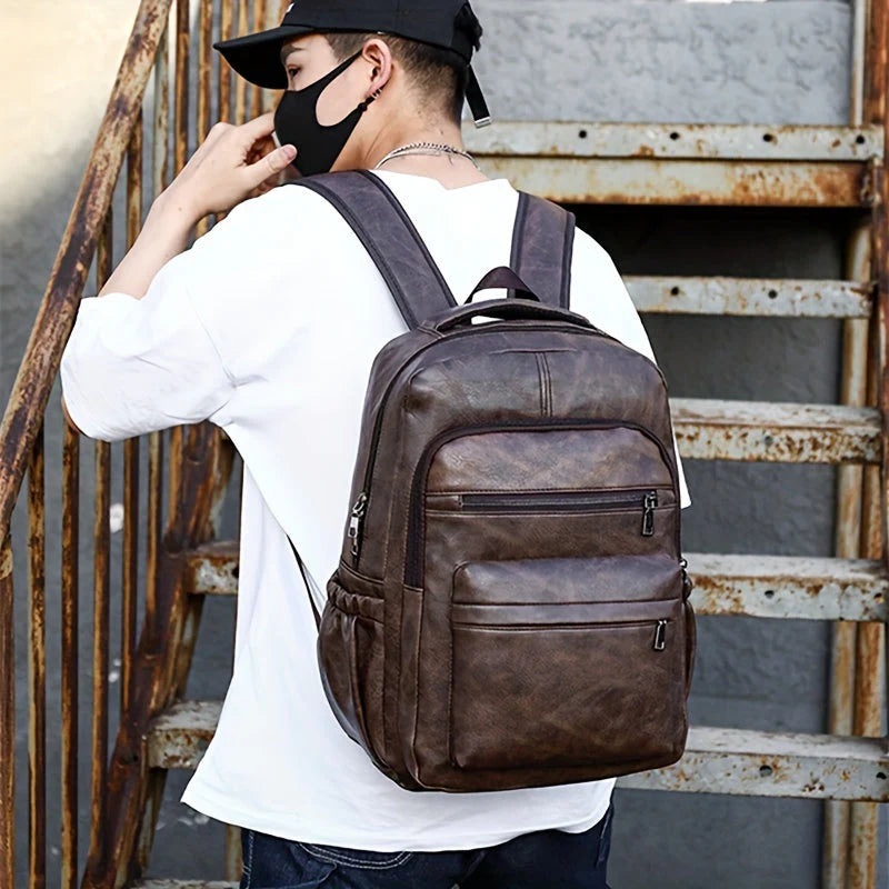 Mochila de Couro Masculina Piannaro PN421 com porta USB e antifurto