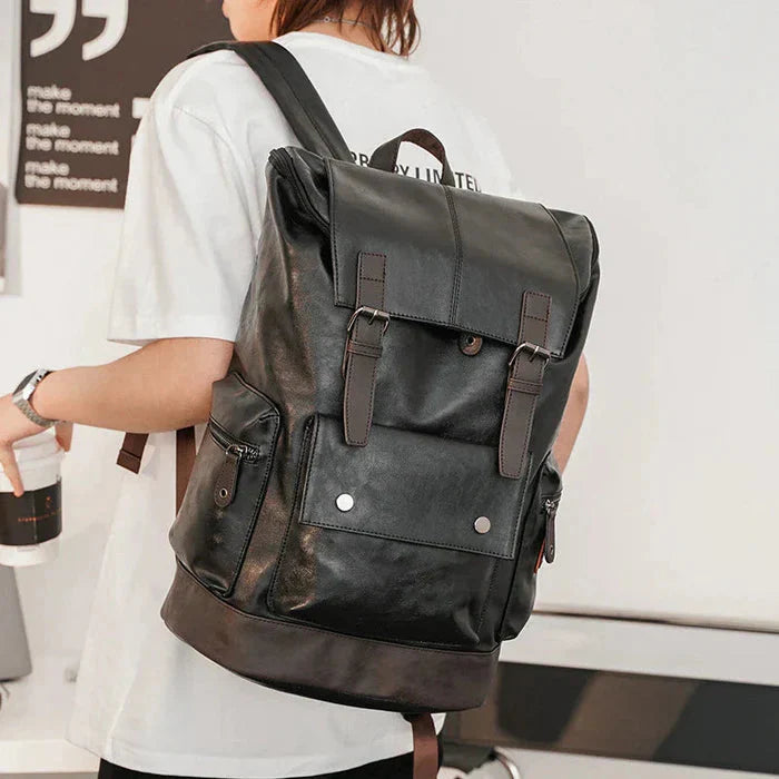 Mochila de Couro Masculina Piannaro PN422 com design elegante e durável