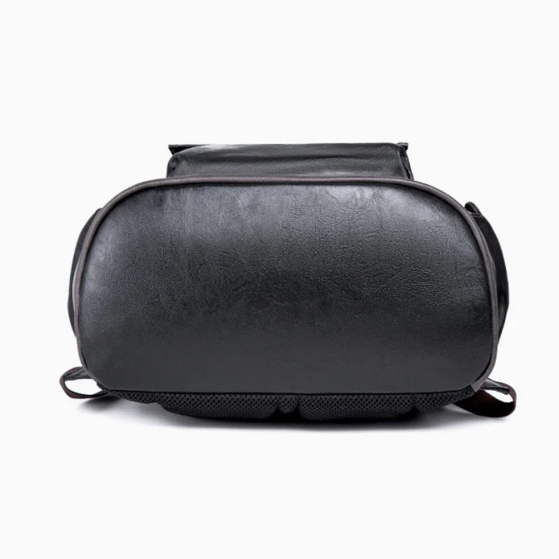 Mochila de Couro Masculina Piannaro PN422 com design elegante e durável