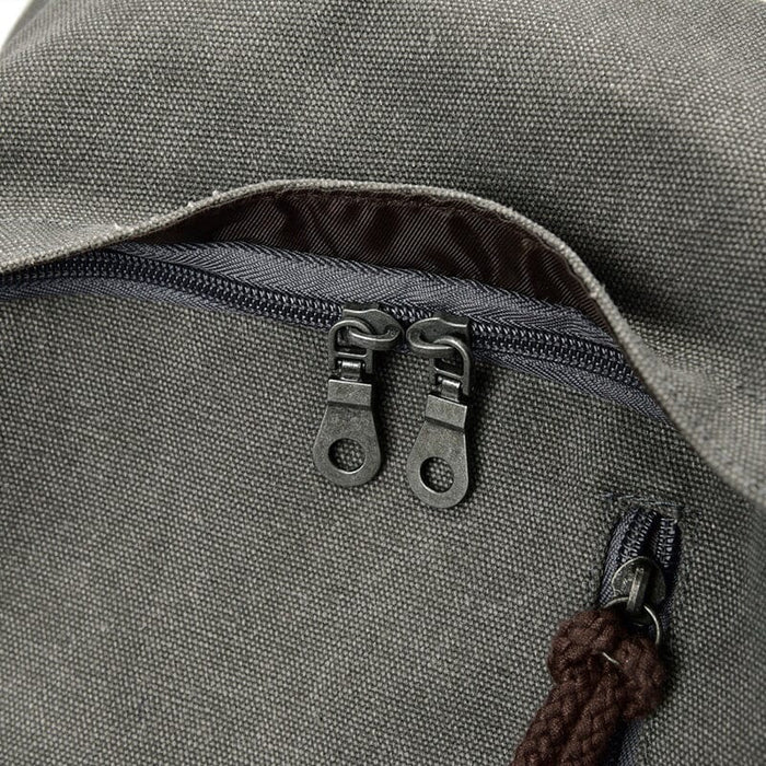 Mochila de Lona Piannaro PN426 com design casual e alças ergonômicas.