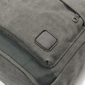 Mochila de Lona Piannaro PN426 com design casual e alças ergonômicas.