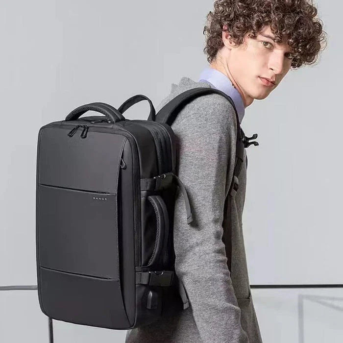 Mochila de Viagem Piannaro PN408 para notebook de 17 polegadas, expansível e impermeável, com porta USB integrada.