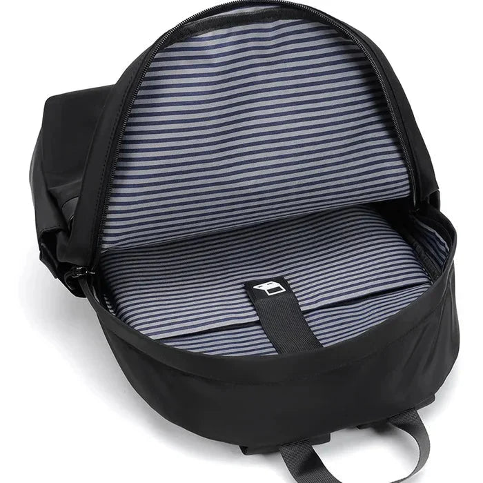 Mochila Executiva Piannaro PN085 para notebook 15", impermeável e elegante.