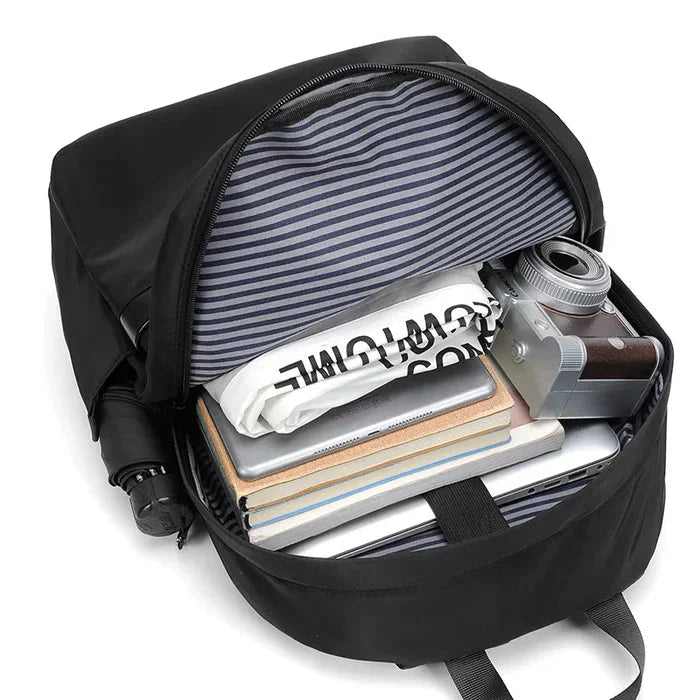 Mochila Executiva Piannaro PN085 para notebook 15", impermeável e elegante.